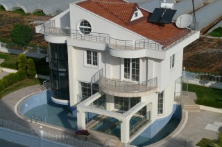 Beautiful Modern Pool Home